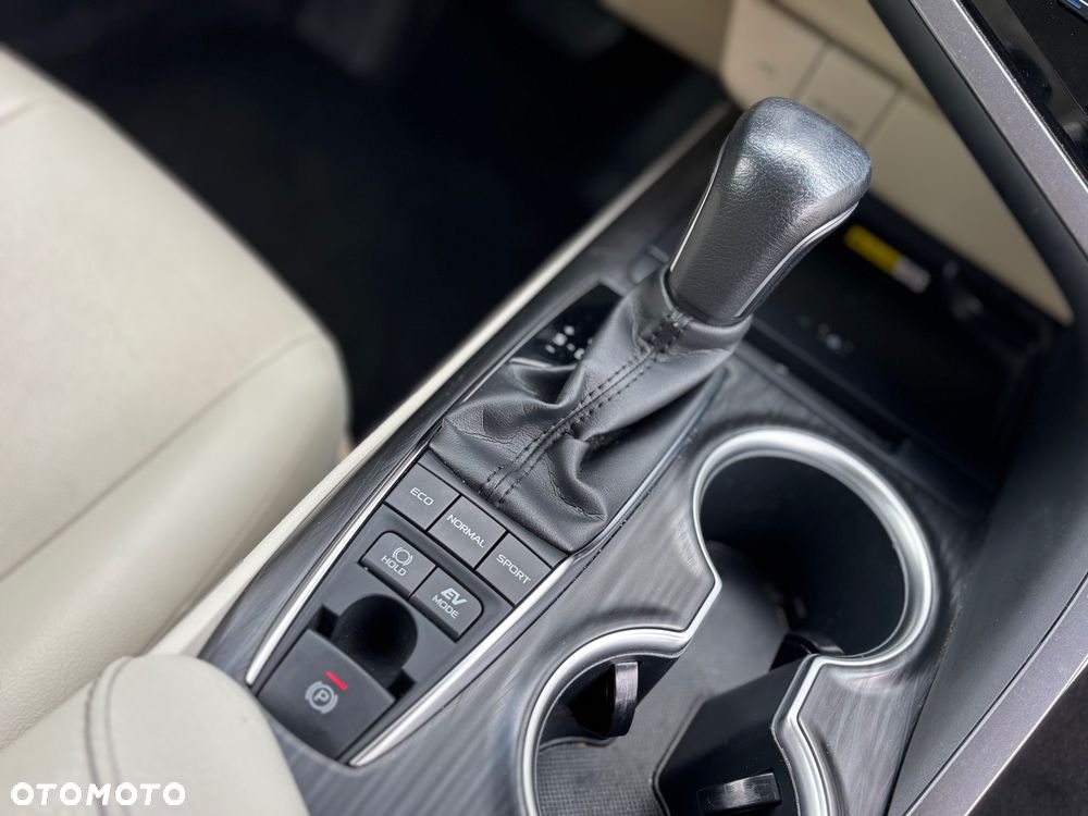 Toyota Camry 2.5 Hybrid Executive CVT - 21