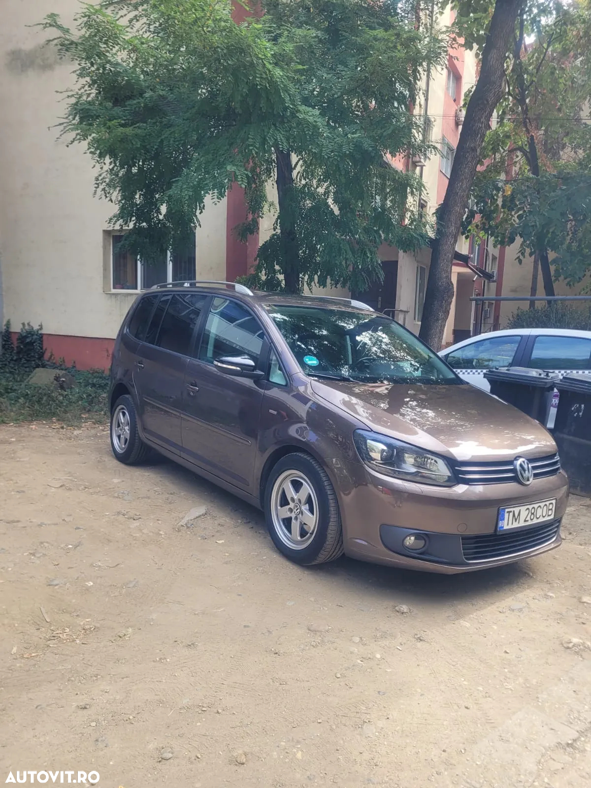 Volkswagen Touran 2.0 TDI DPF BlueMotion Technology DSG Comfortline - 4