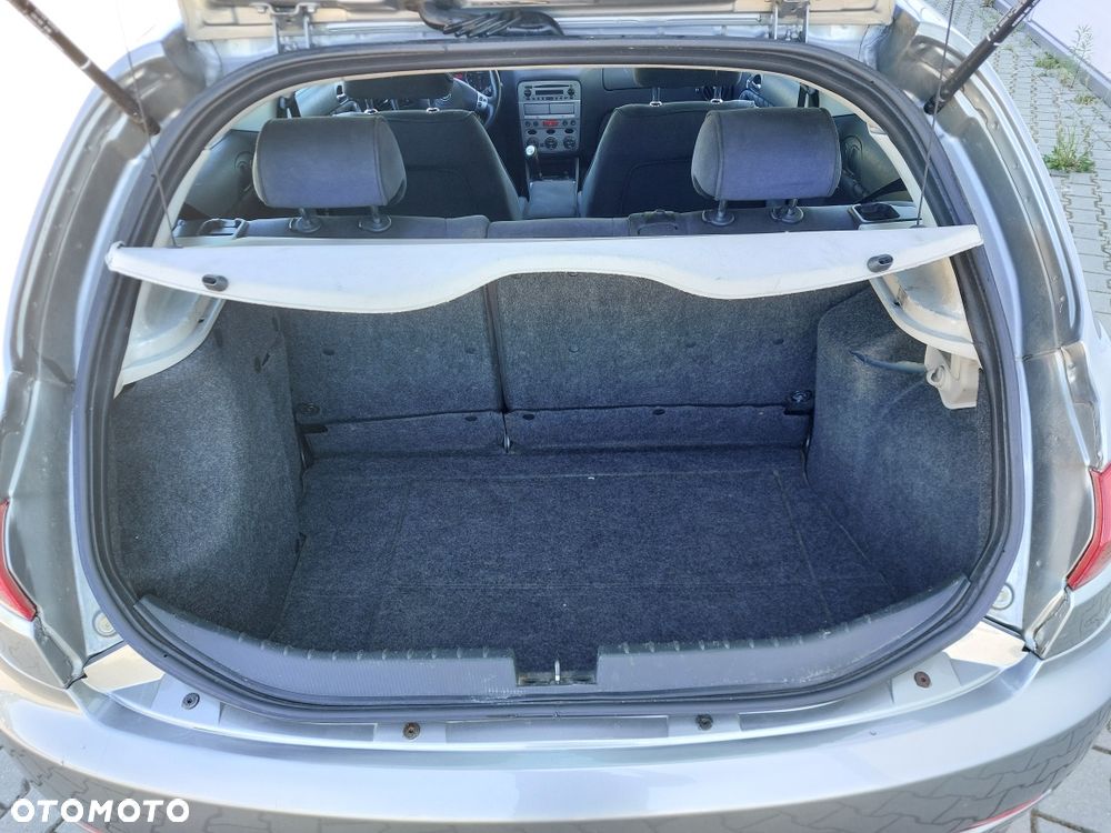 Alfa Romeo 147 - 8