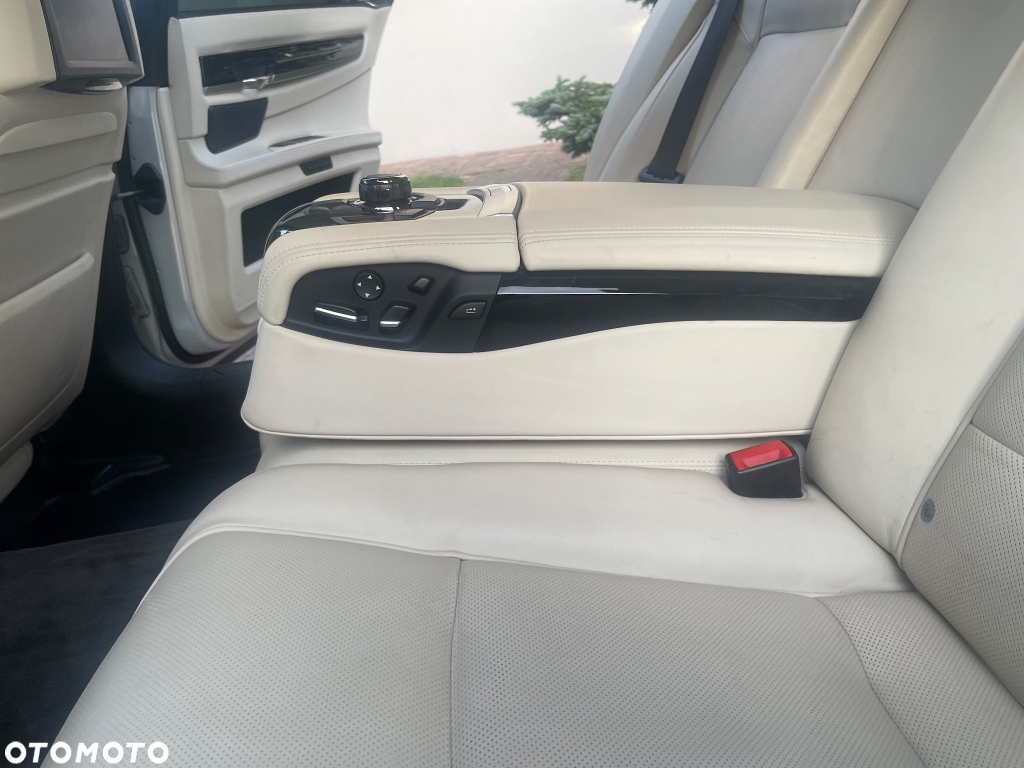 BMW Seria 7 750i L xDrive - 18