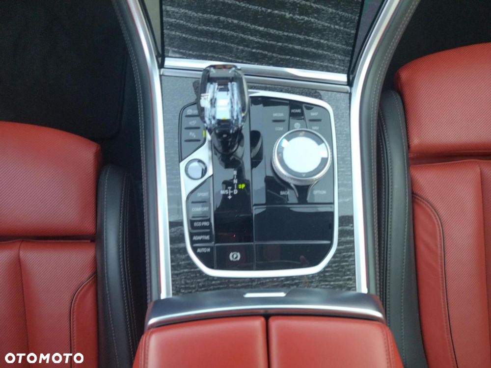 BMW Seria 8 - 16