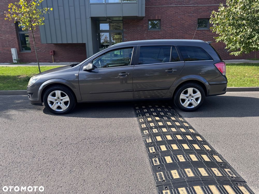 Opel Astra 1.8 Caravan Cosmo - 2