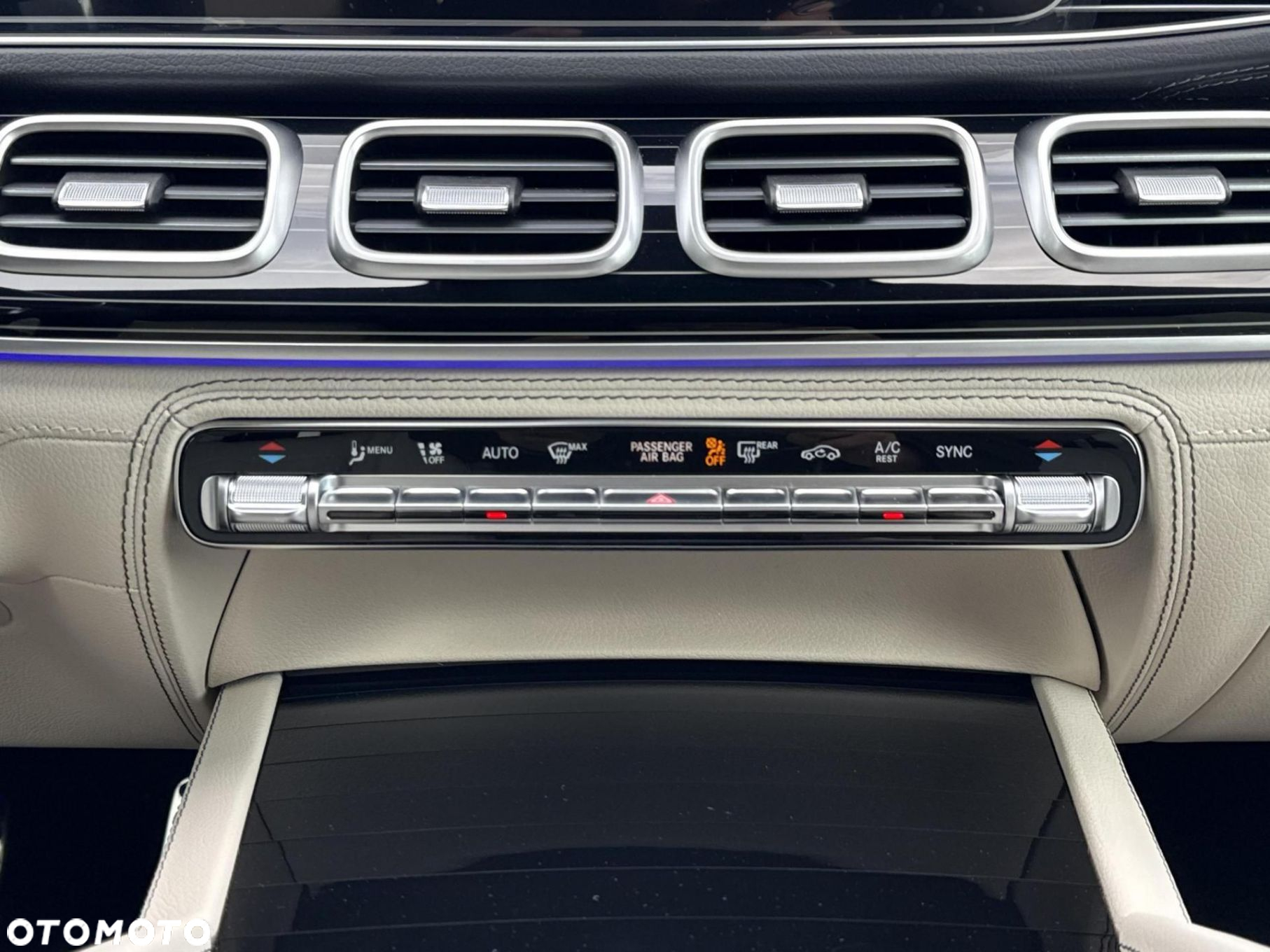 Mercedes-Benz GLS - 22