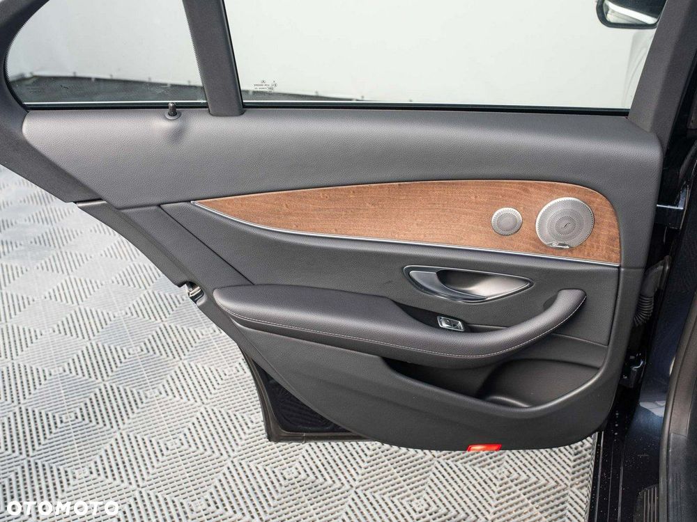 Mercedes-Benz Klasa E 220 d Avantgarde - 24