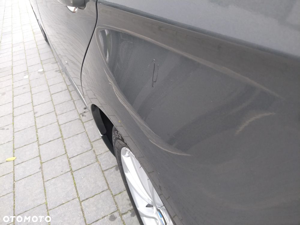 BMW Seria 3 318d DPF Touring - 10