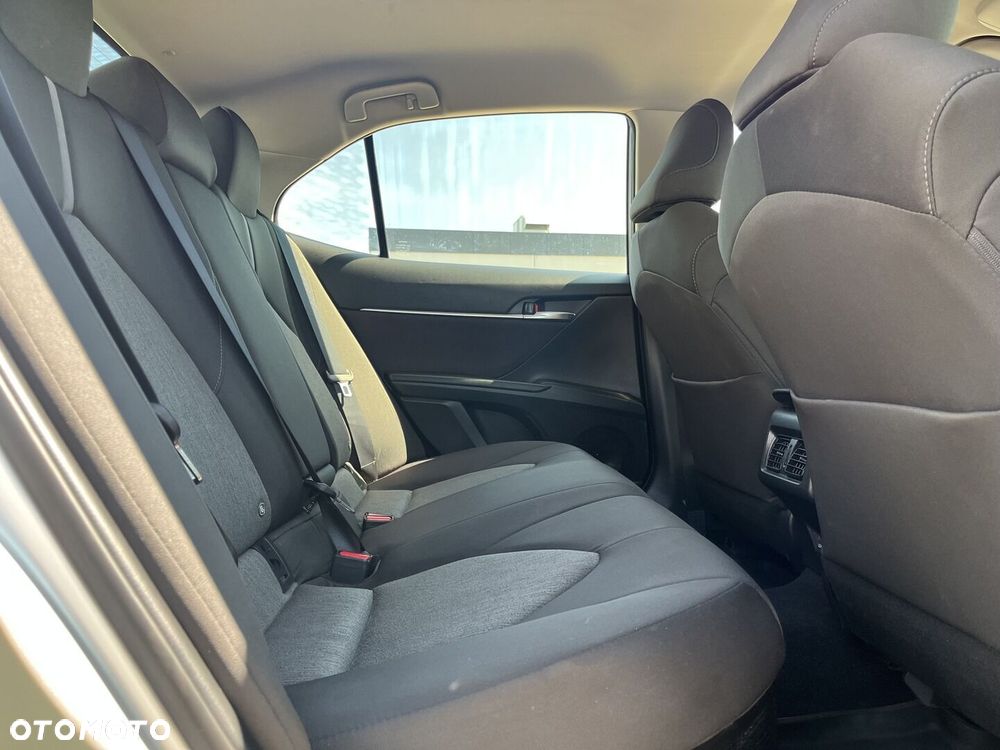 Toyota Camry 2.5 Hybrid Comfort CVT - 12