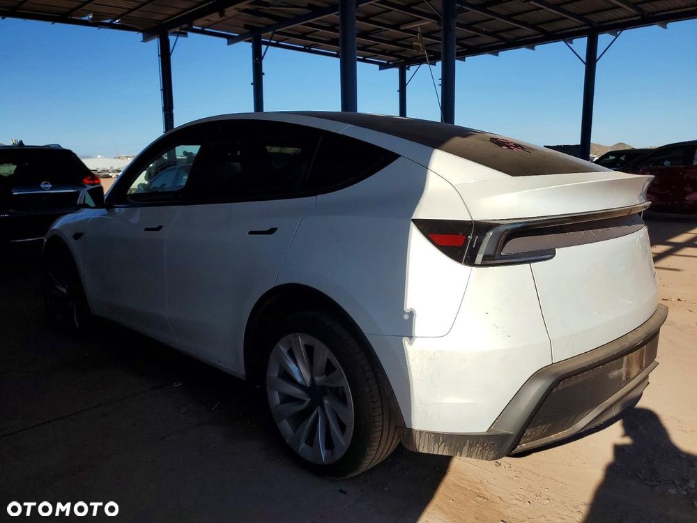 Tesla Model Y Long Range Dual Motor AWD - 3