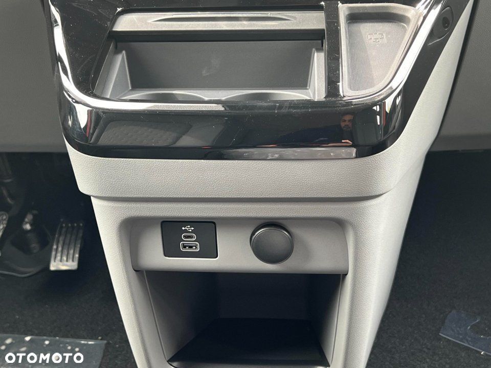 Ford Tourneo Custom - 13