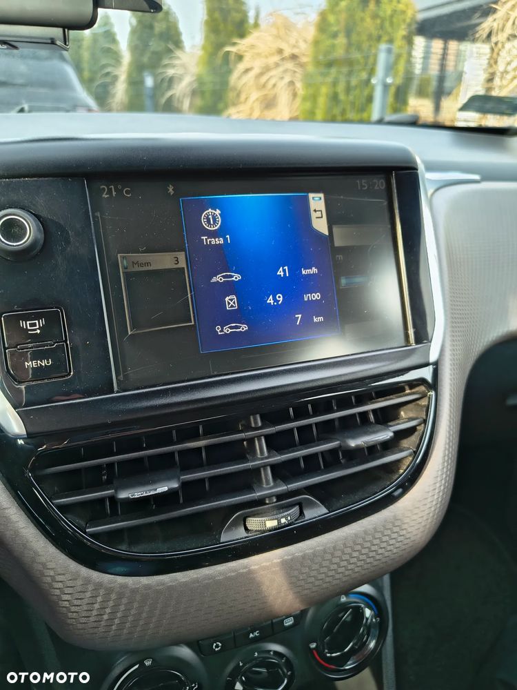 Peugeot 2008 1.2 Pure Tech Style EU6 - 8