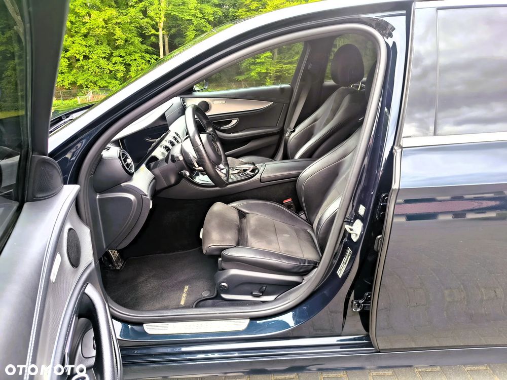 Mercedes-Benz Klasa E 220 d 9G-TRONIC - 23