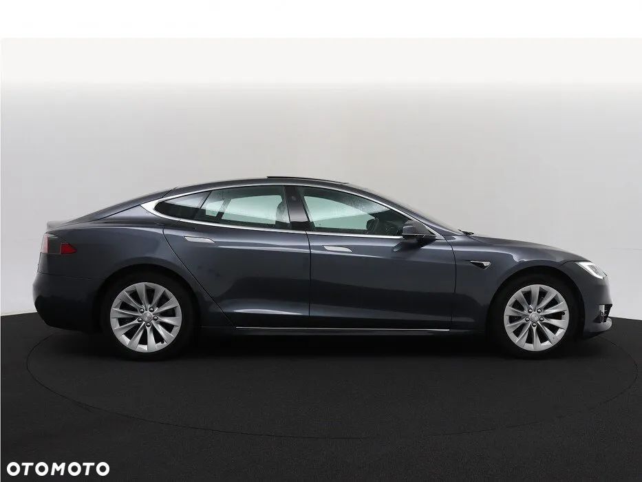 Tesla Model S - 5