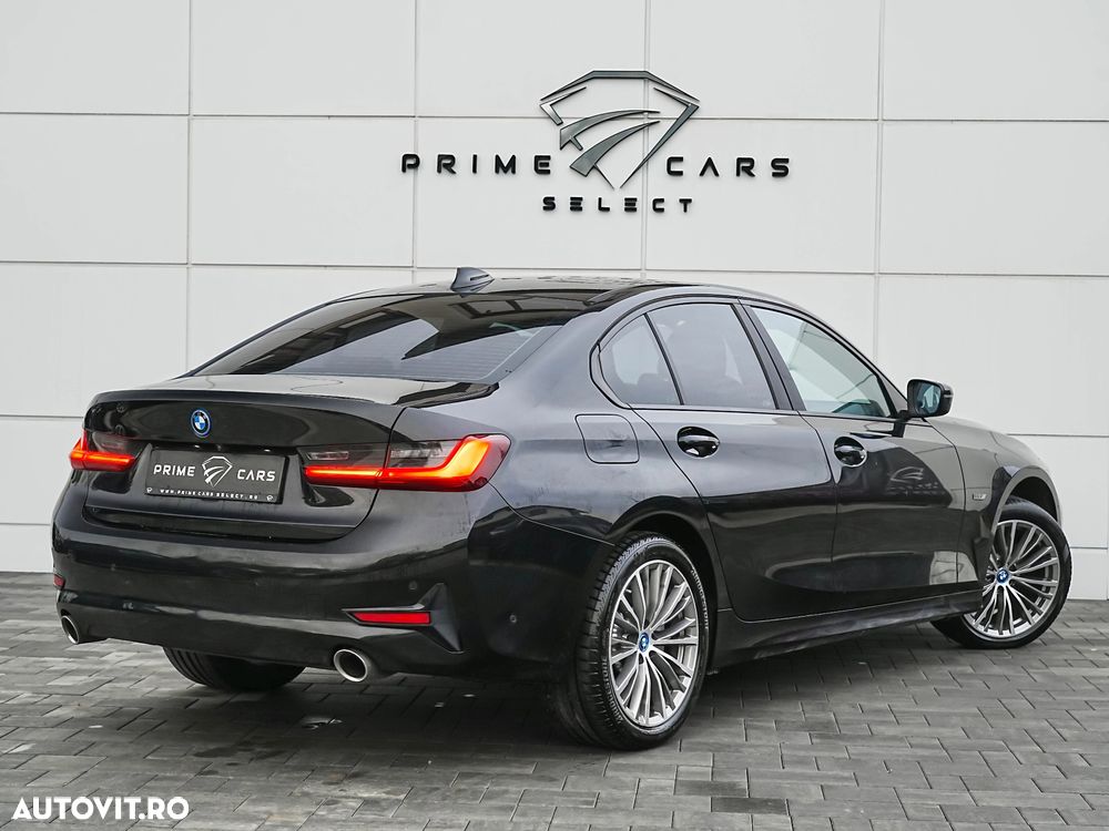 BMW Seria 3 330e Aut. Sport Line - 11