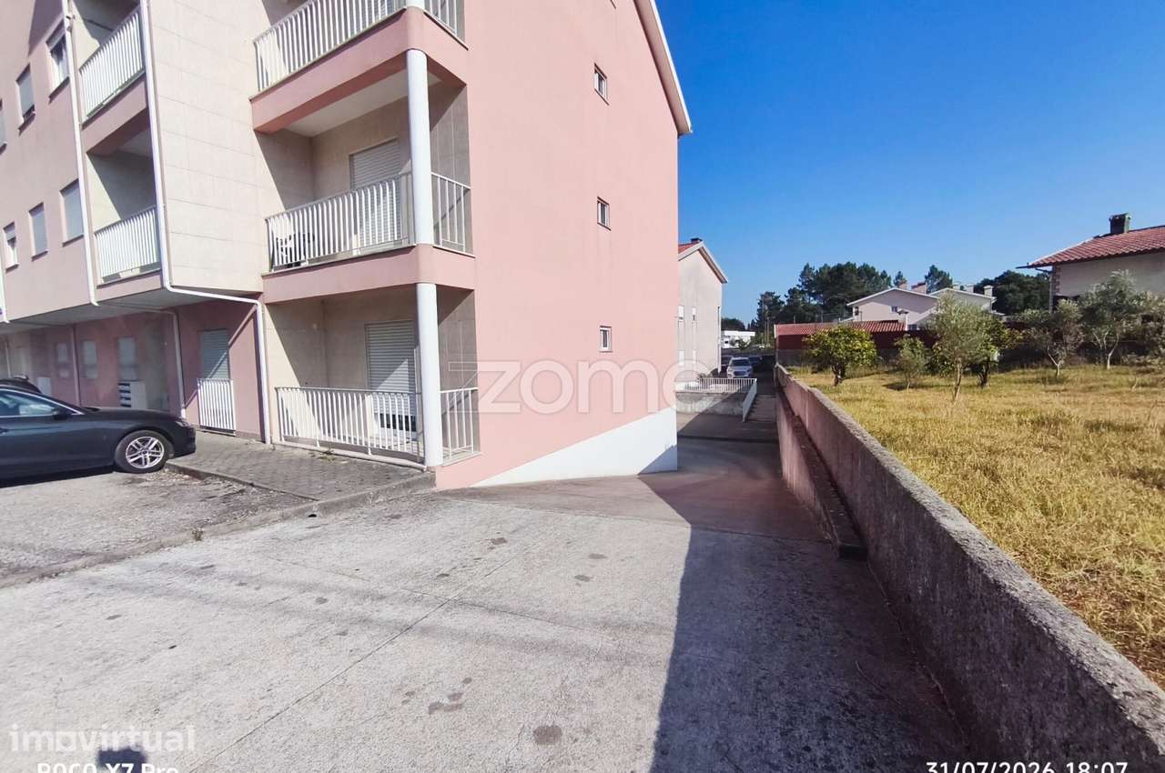 T1 junto ao Centro de Saúde de Oliveira do Bairro com lugar de gara... - Grande imagem: 3/10