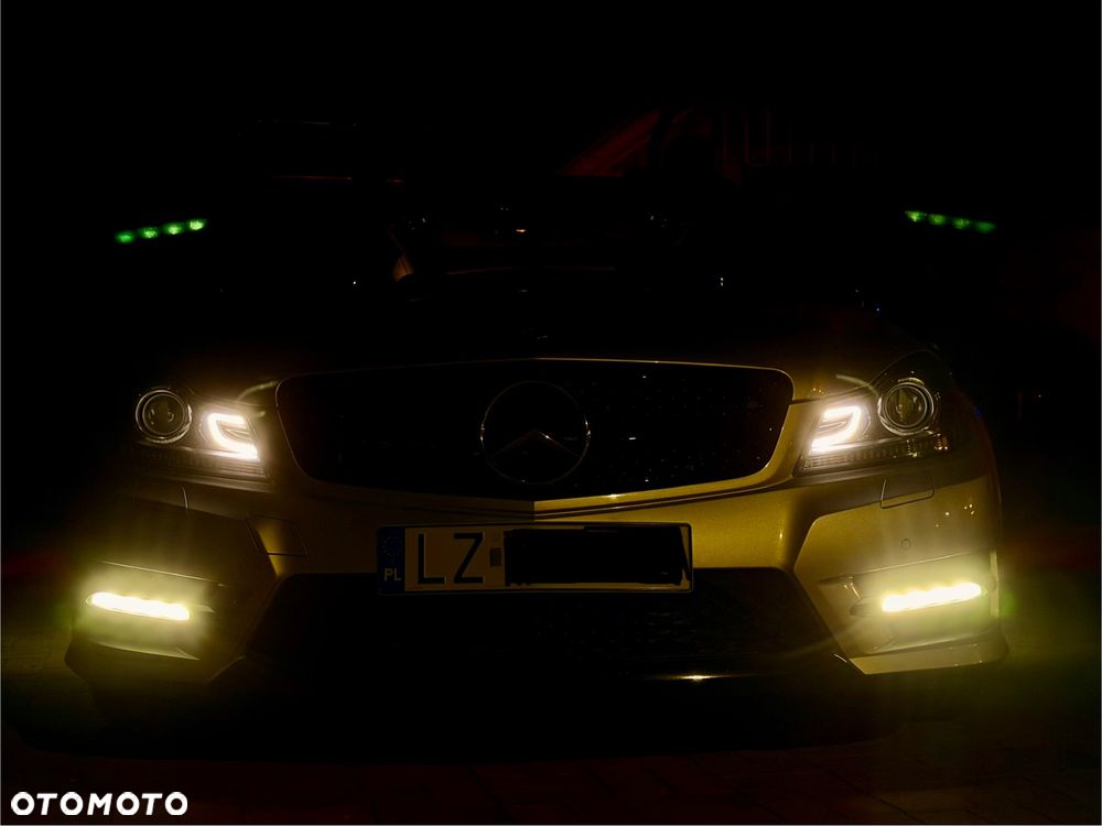 Mercedes-Benz Klasa C 250 CDI 4Matic 7G-TRONIC Avantgarde Edition - 33