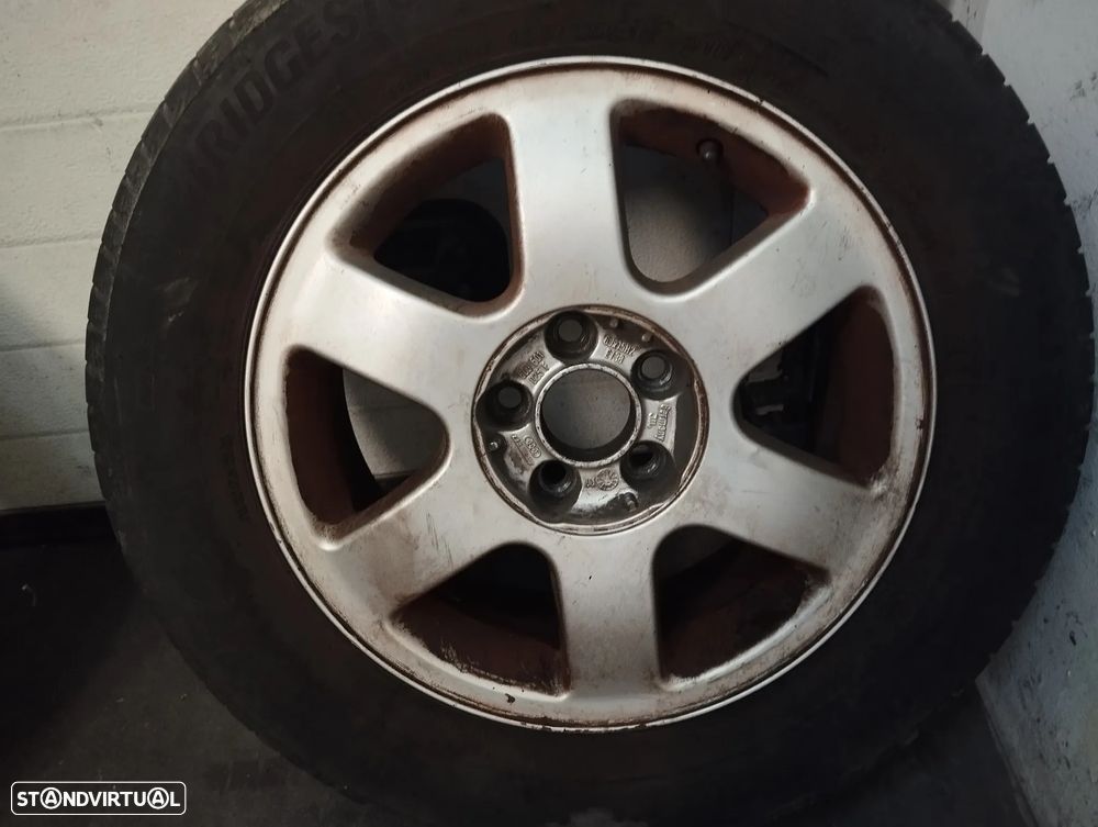 JOGO DE JANTES ORIGINAIS AUDI A3 8L COM PNEUS SEMINOVOS 195/65R15 8L0601025F - 8