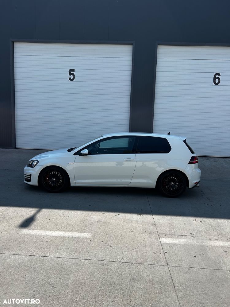 Volkswagen Golf GTI Performance BlueMotion Technology - 2