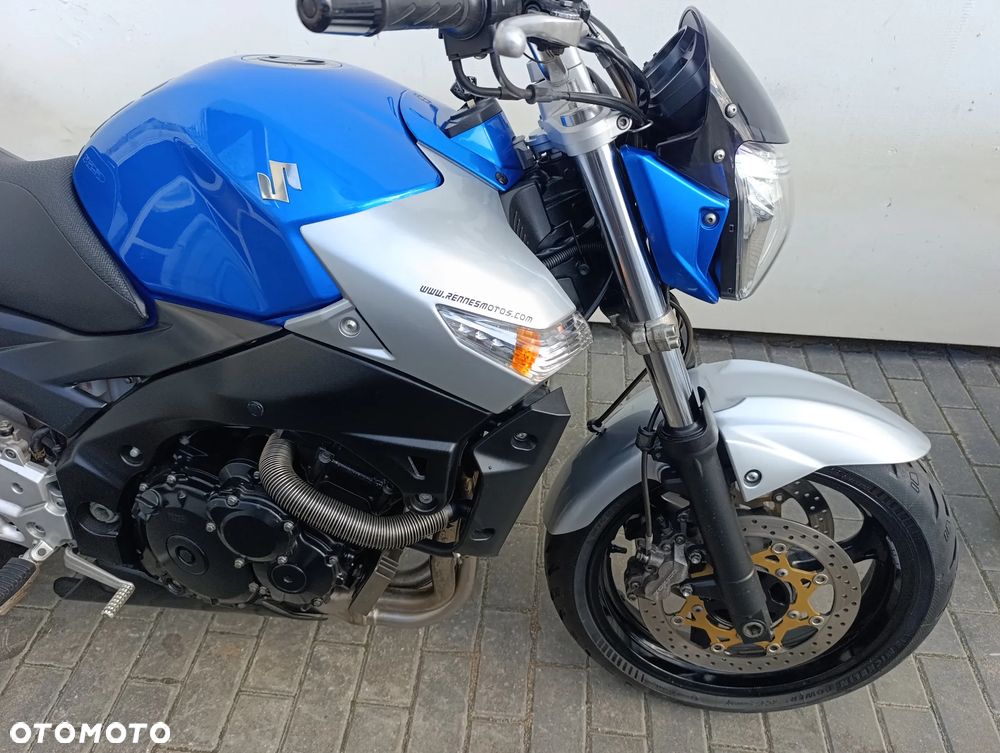 Suzuki GSR - 16