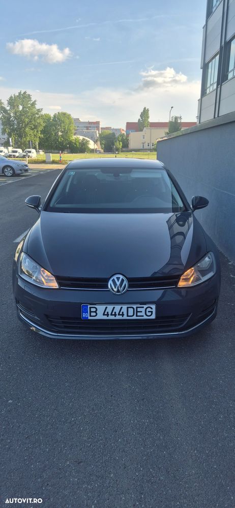 Volkswagen Golf - 1
