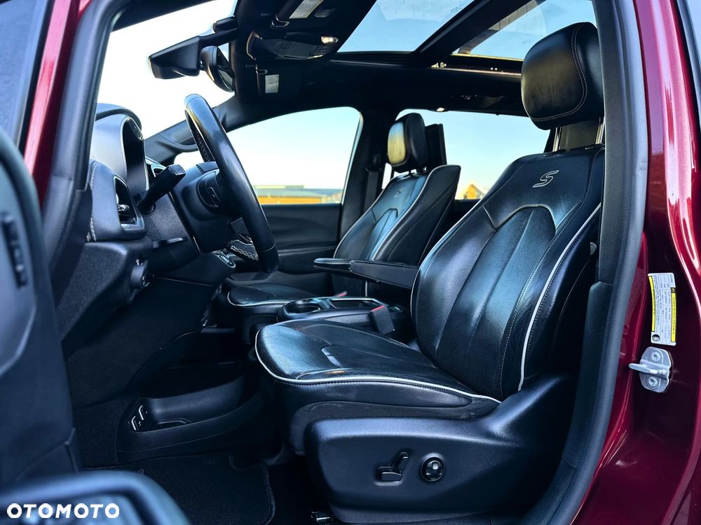 Chrysler Pacifica - 11