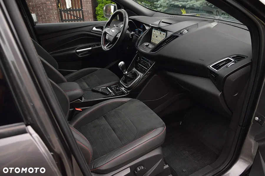 Ford Kuga 1.5 EcoBoost 2x4 ST-Line - 23