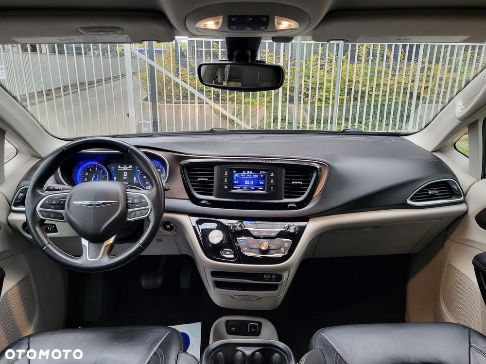 Chrysler Pacifica - 10