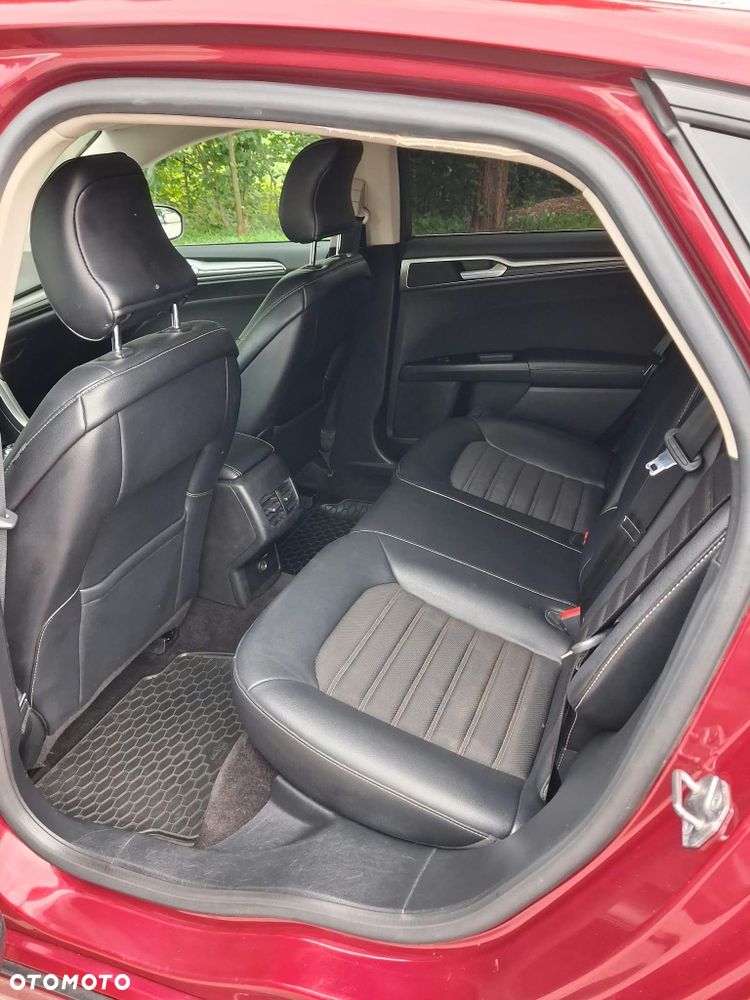 Ford Fusion - 4