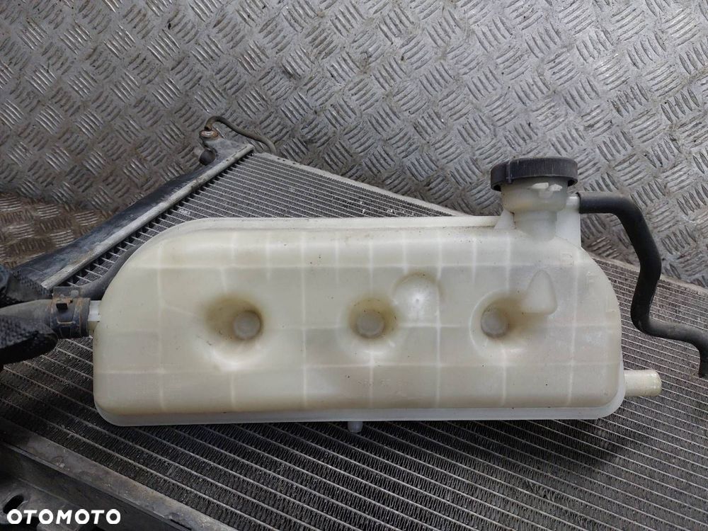 CHŁODNICA WODY + WENTYLATOR + WYRÓWNAWCZY TOYOTA AVENSIS T25 2.0 D4D - 3