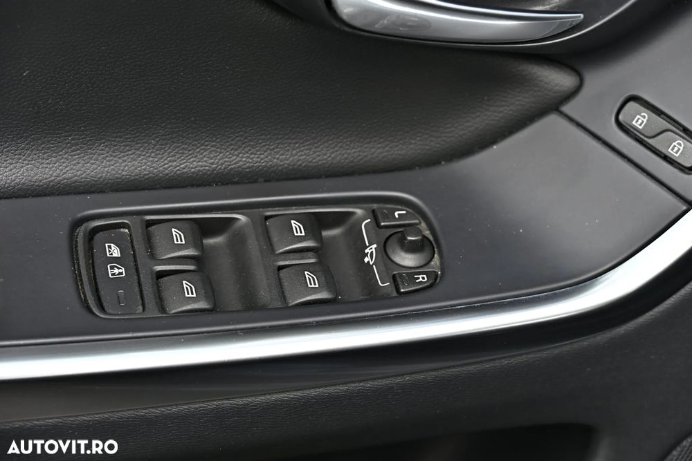 Volvo XC 60 D5 AWD Geartronic Summum - 33