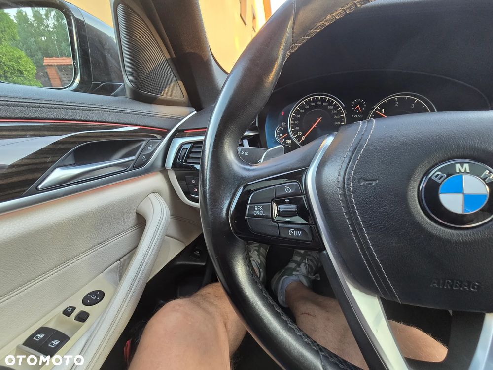 BMW Seria 5 520d xDrive Luxury Line - 32