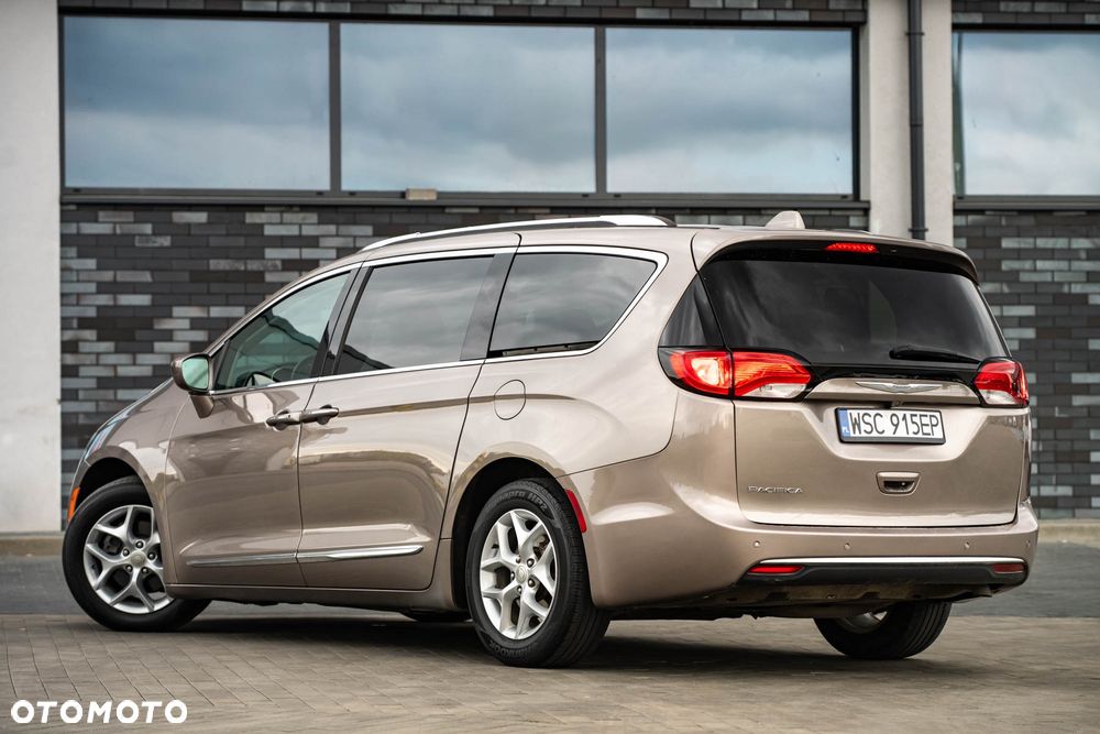 Chrysler Pacifica - 9