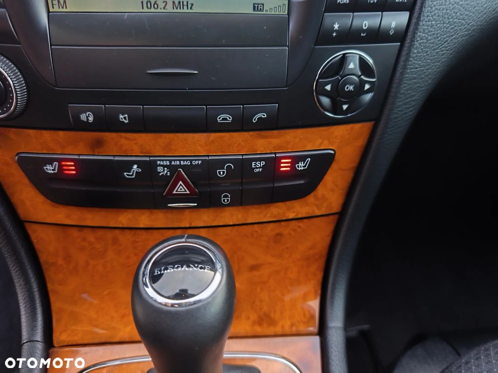 Mercedes-Benz Klasa E 230 7G-TRONIC Elegance - 23