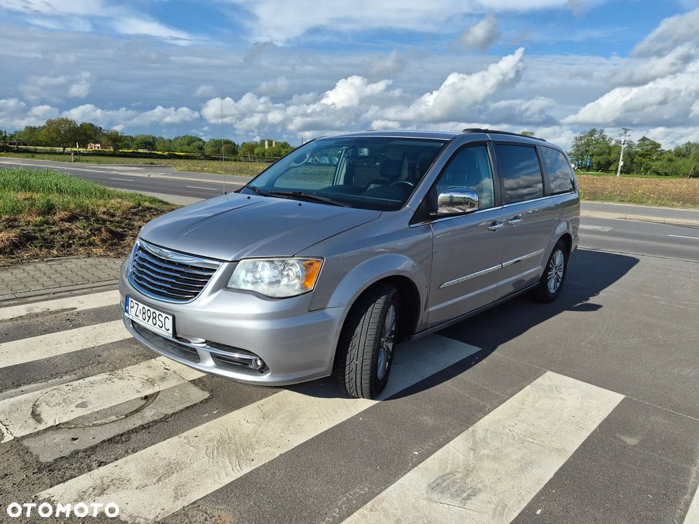 Chrysler Town & Country 3.6 Limited - 1