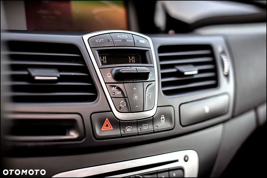 Renault Laguna dCi 175 FAP Initiale - 24