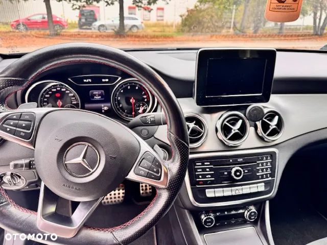 Mercedes-Benz GLA 180 7G-DCT AMG Line - 9