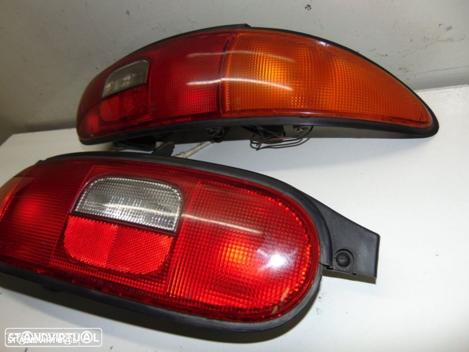 Mazda MX3 - farolins de trás - 2