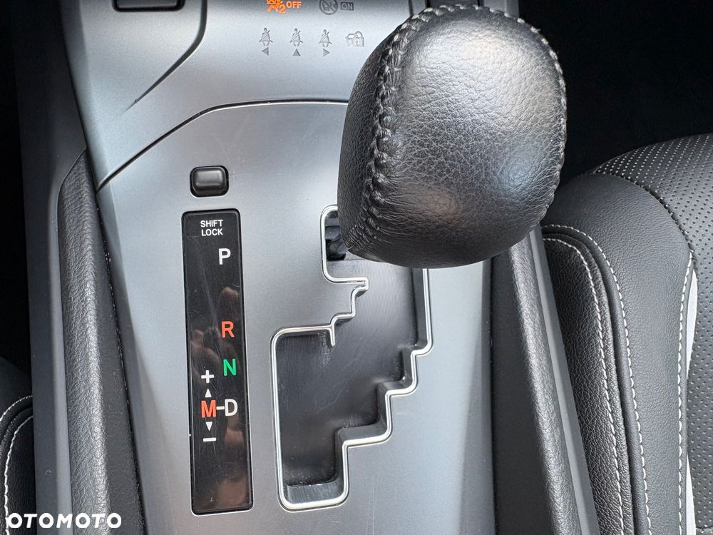 Toyota Avensis 1.8 Premium MS - 20