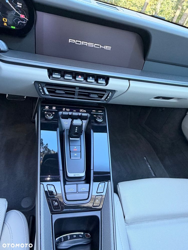 Porsche 911 Targa 4S - 35