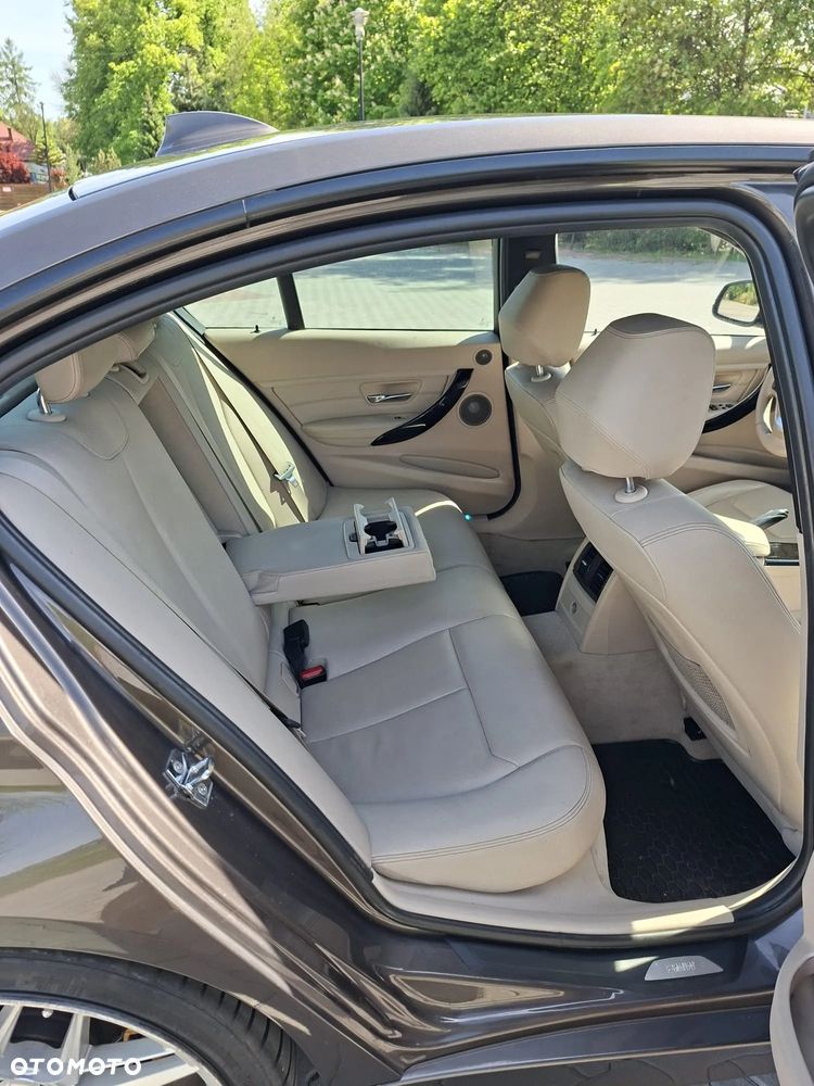BMW Seria 3 320d - 11