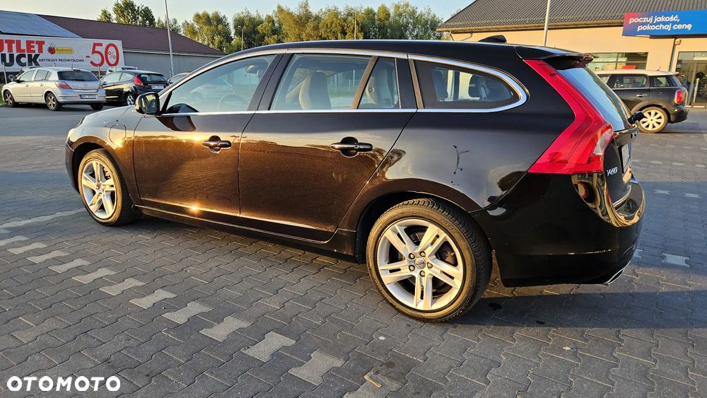 Volvo V60 ver-d6-plug--in--hybrid-awd-geartronic-summum - 2