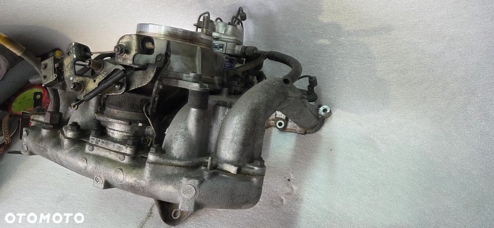 Rozdzielacz wtrysku paliwa kolektor wtryski kpl Mercedes W 124 2.0 - 8