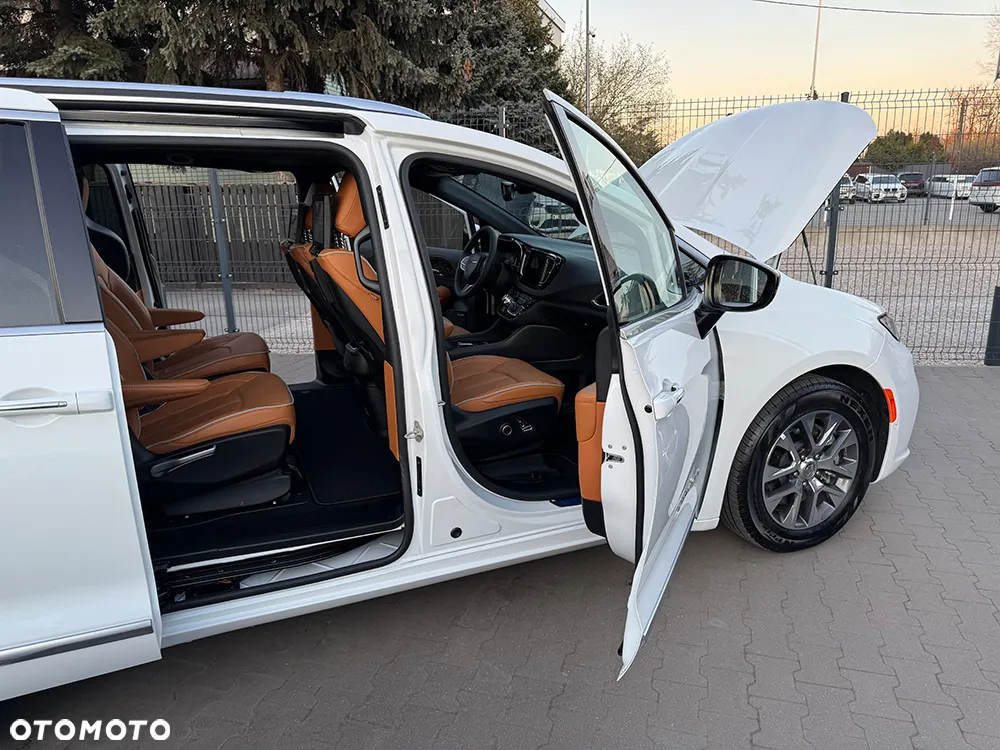 Chrysler Pacifica - 17