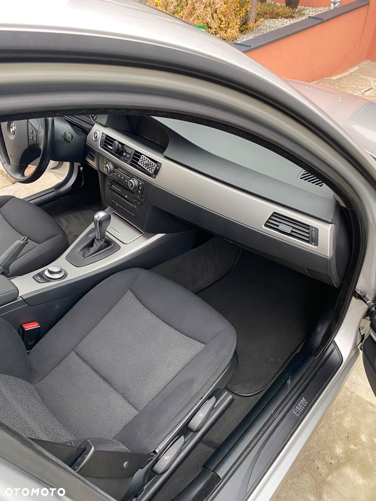 BMW Seria 3 320i - 8