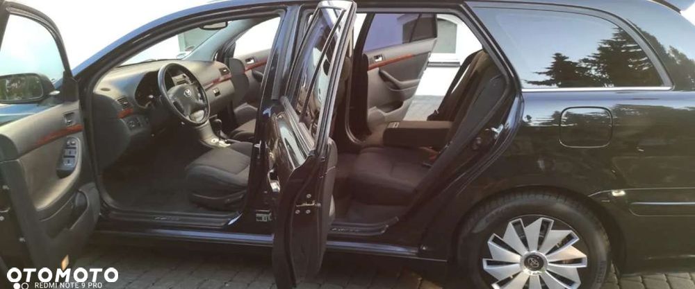 Toyota Avensis - 12