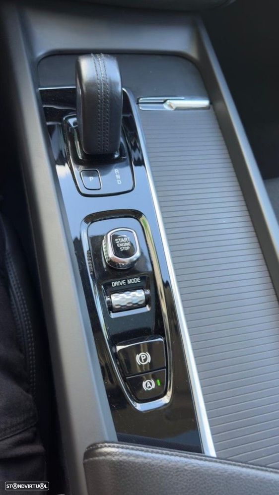 Volvo XC 60 2.0 T6 PHEV R-Design AWD - 23
