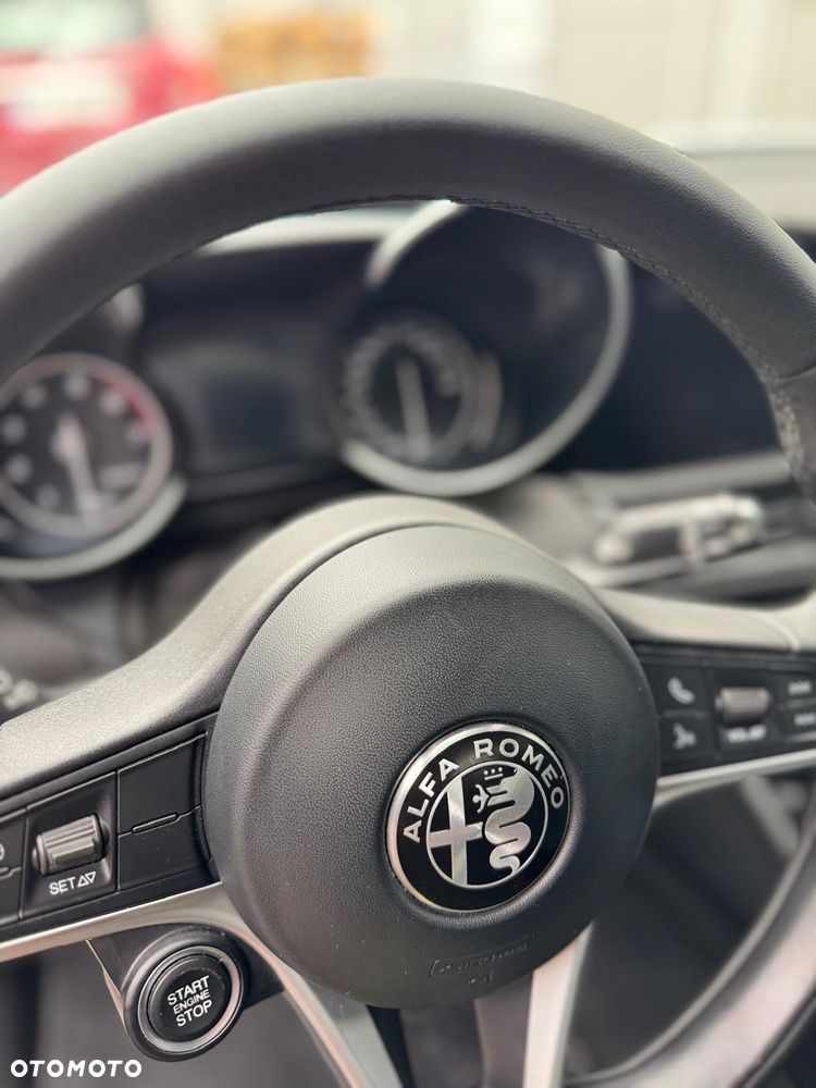 Alfa Romeo Giulia 2.0 Turbo Business - 11