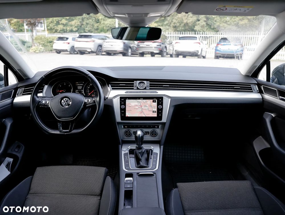 Volkswagen Passat - 17
