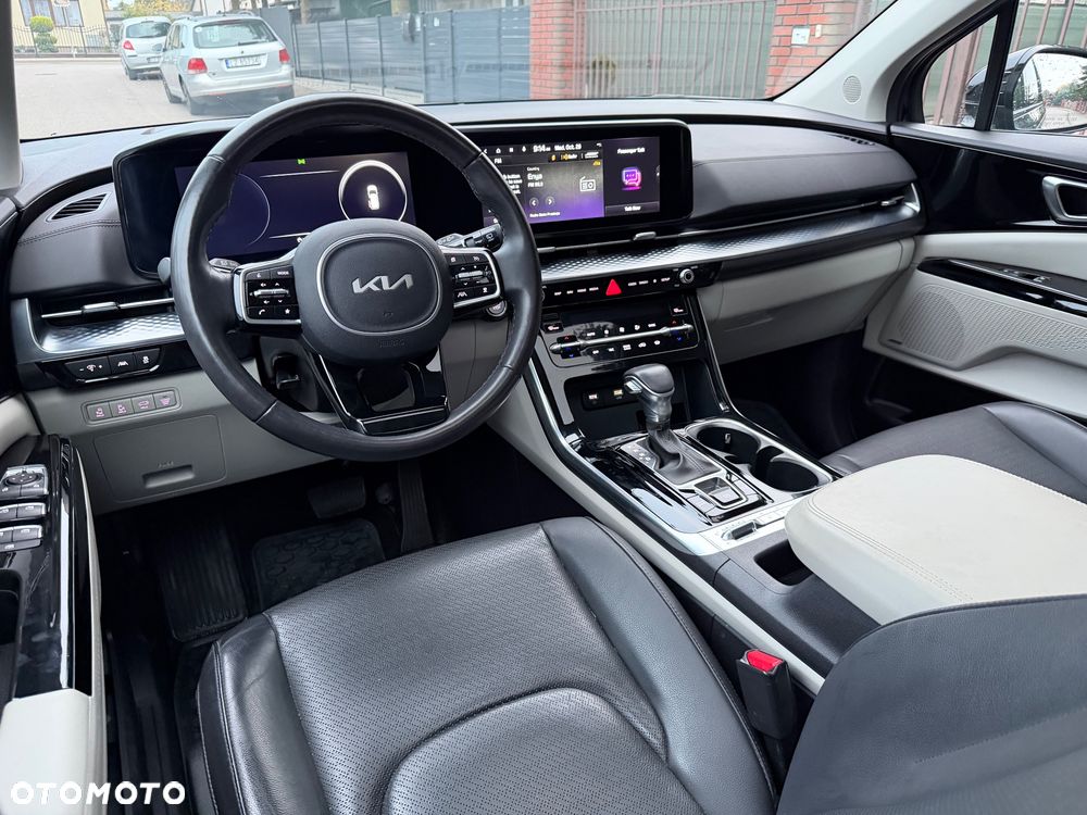 Kia Carnival - 11