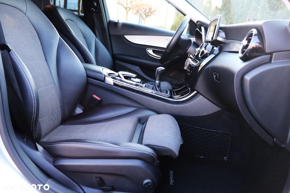 Mercedes-Benz Klasa C 180 Avantgarde - 25