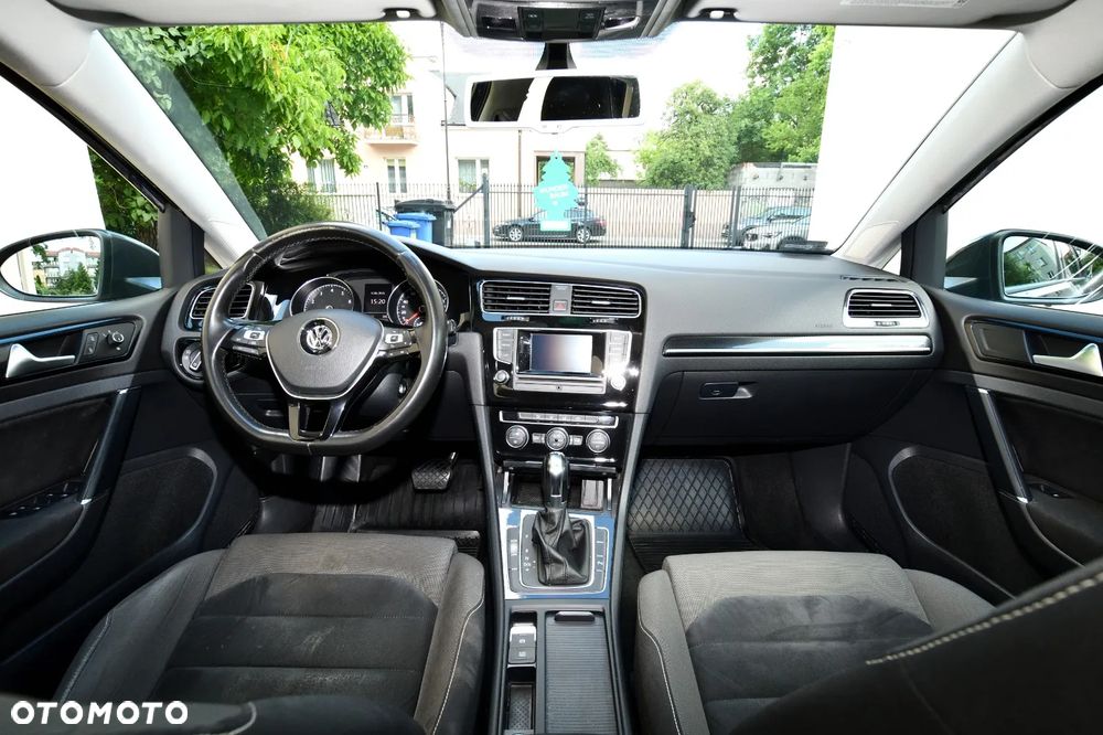 Volkswagen Golf - 11