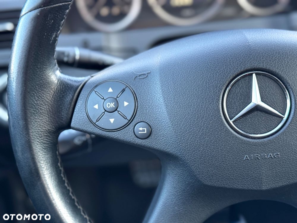 Mercedes-Benz Klasa C 180 CGI Automatik BlueEFFICIENCY Avantgarde - 22